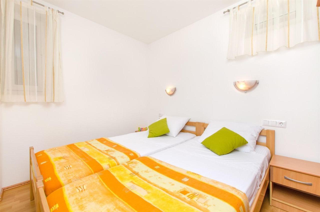 Apartments Mira 오미스 외부 사진