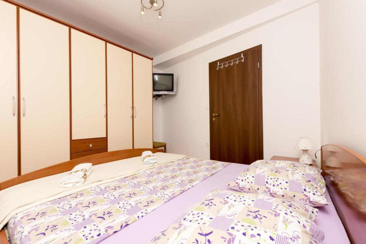 Apartments Mira 오미스 외부 사진