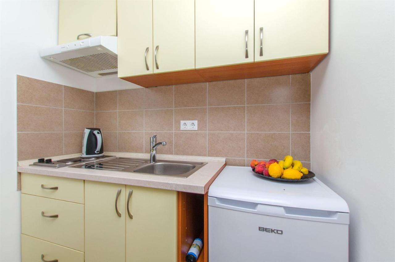 Apartments Mira 오미스 외부 사진