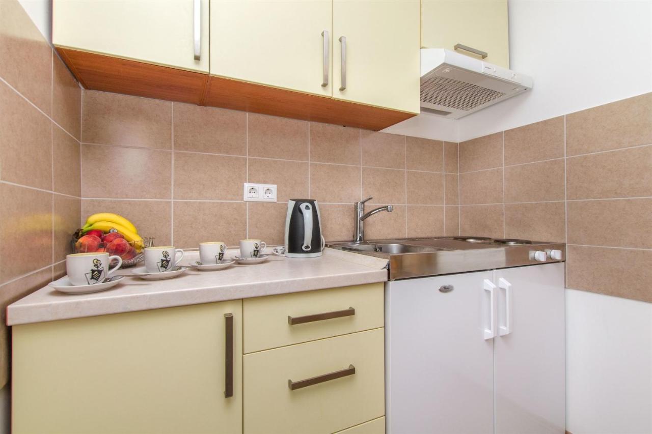 Apartments Mira 오미스 외부 사진
