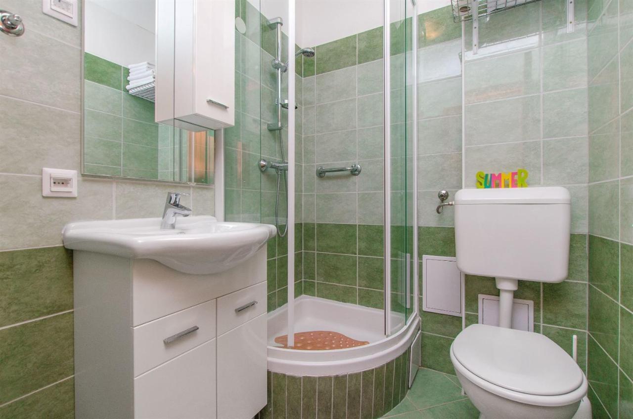 Apartments Mira 오미스 외부 사진