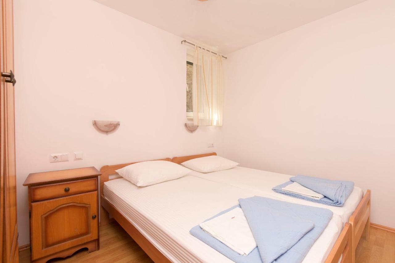 Apartments Mira 오미스 외부 사진